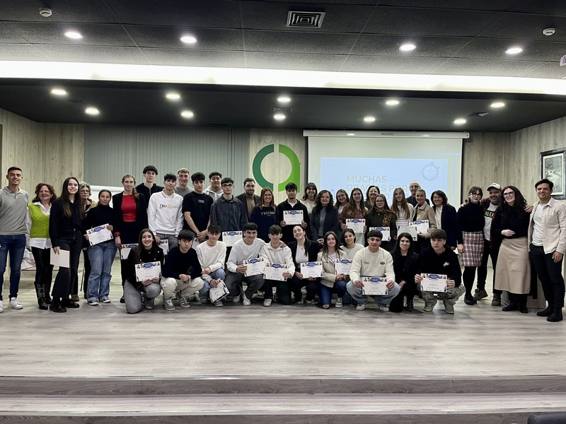 Foto de finalistas y premiados del IX Certamen Fomento del Esp�ritu Emprendedor de Almassora