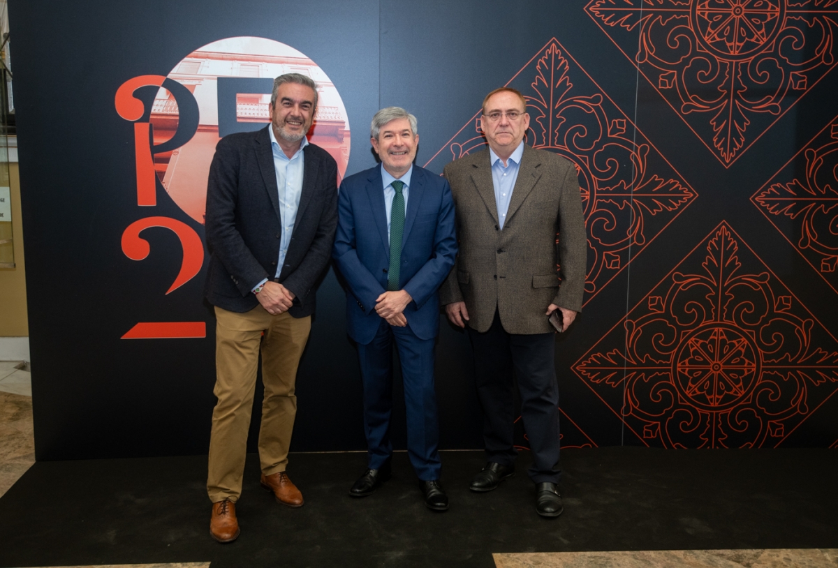 De izq. a derecha, José Javier García, presidente de CEEI Elche, Francisco Menargues, Presidente Colegio de Economistas y Joaquin Alcázar, director de CEEI Elche
