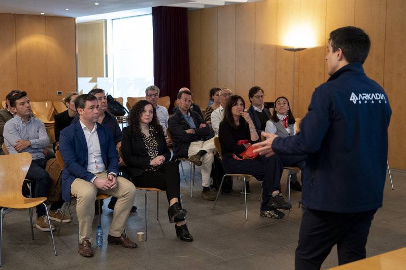 Francho Garc�a, en el segundo Coffee Time del Club de Inversi�n �rbita