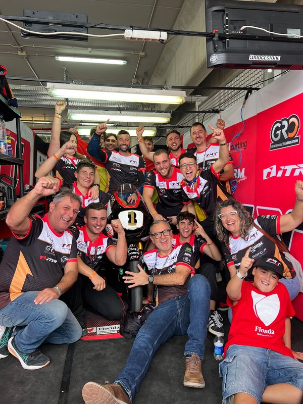 Florida Moto Team gana MotoStudent 2025 con un prototipo pionero de combustión sostenible