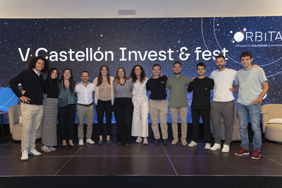Startups participantes en Órbita 2025 con Paloma Delgado y Asier Basterretxea