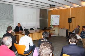 Ponencia de Vicente Mart�  "Apoyo local de los medios de comunicaci�n en papel a las peque�as empresas y proyectos de empresa�
