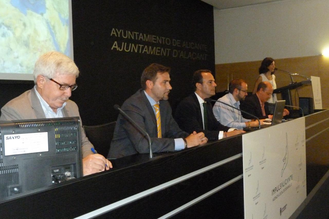 Mesa presidencial de la reunión del Comité Organizador DPEAlicante