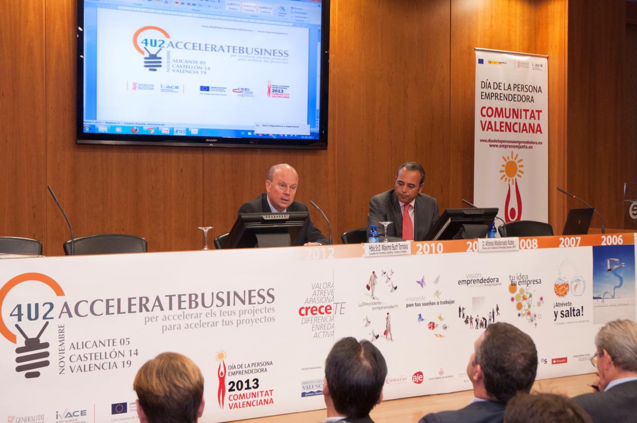 Máximo Buch y Alfonso Maldonado durante la presentación del DPECV 2013