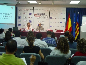 �frica Valldecabres y Jes�s Casanova