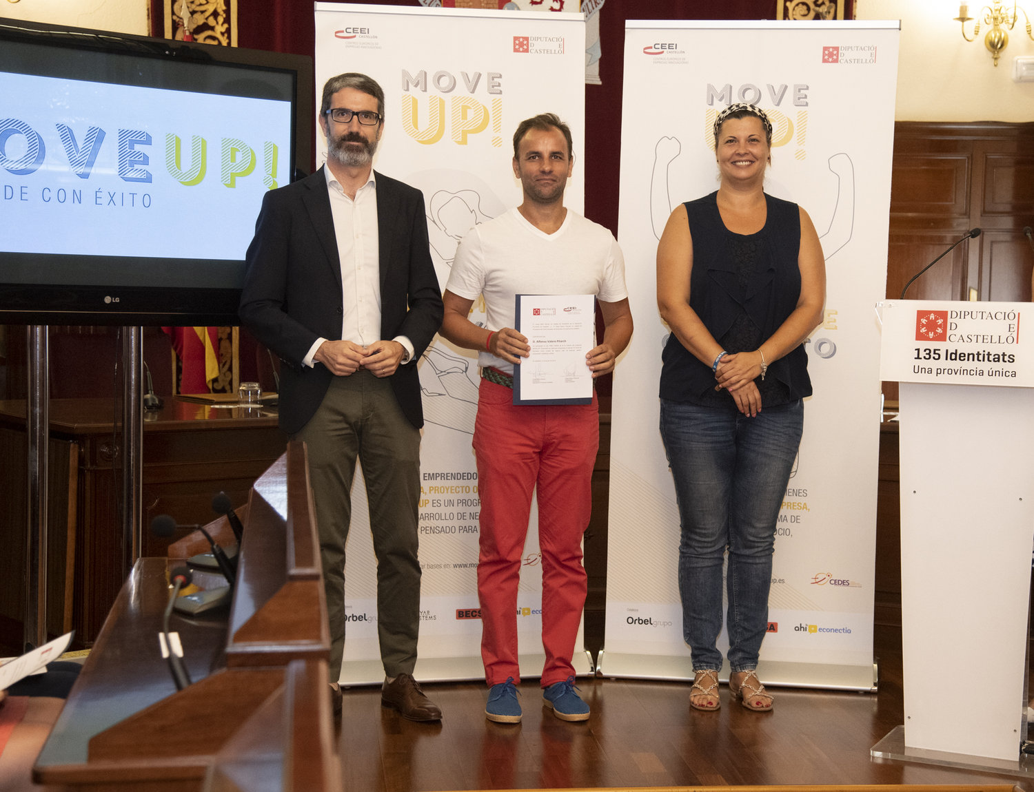 Acto entrega de premios y diplomas MOVE UP! emprende con �xito 2019 (16)[;;;][;;;]