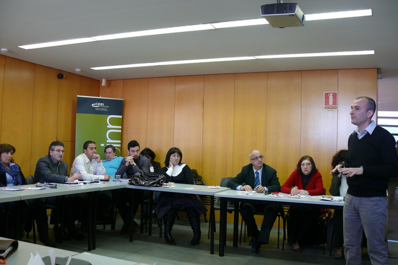 Desayuno de innovaci�n CEEI Castell�n 10/03/2011, Jonathan Secarella Networking y creatividad como factor estrat�gico en tiempos de crisis